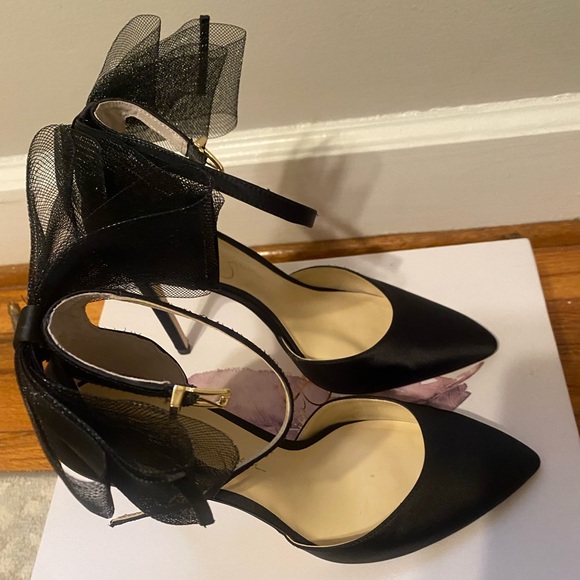 Jessica Simpson Heels with bow with the original box. - Picture 8 of 11